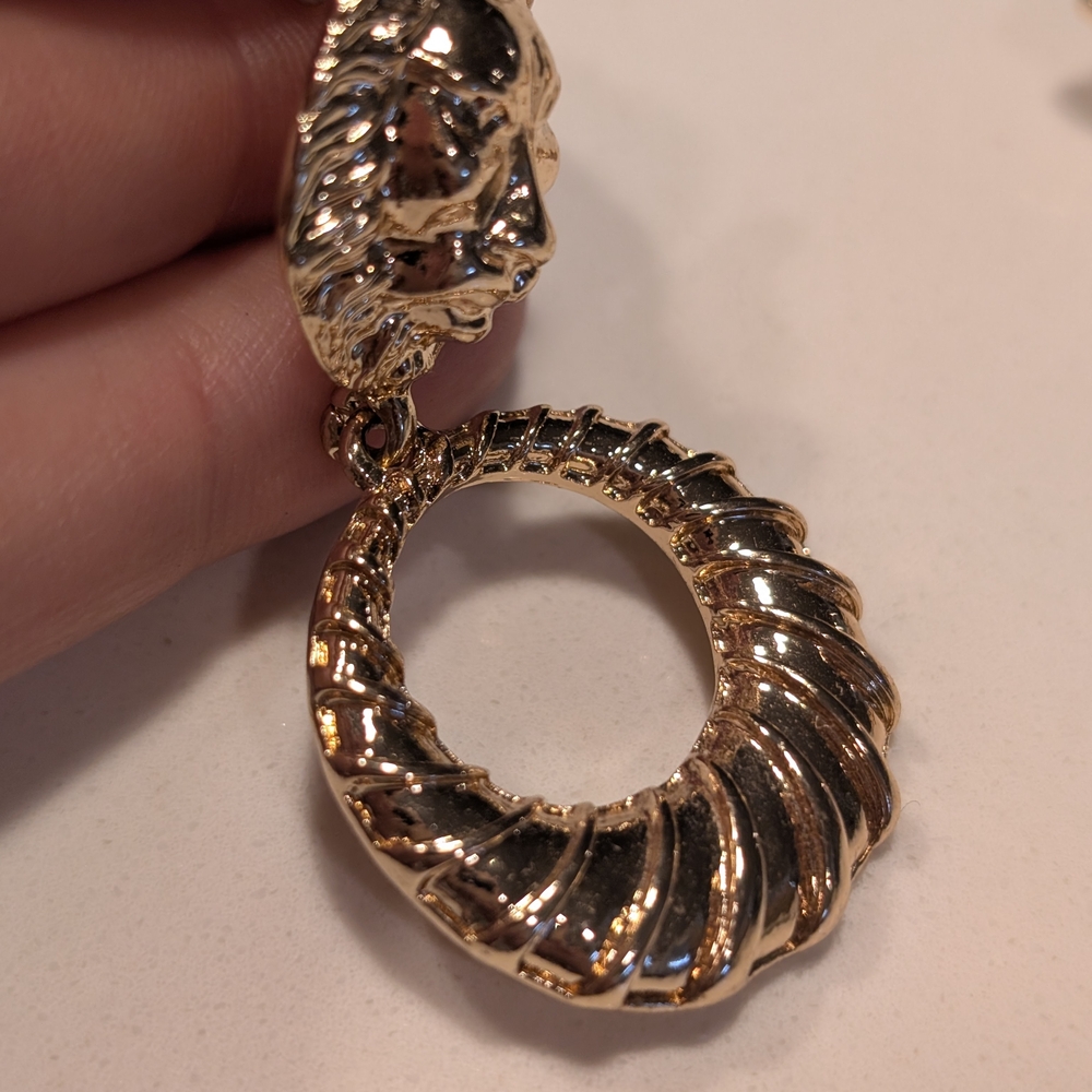 Vintage Gold Lion Head Drop Earrings - Picture 4 of 5